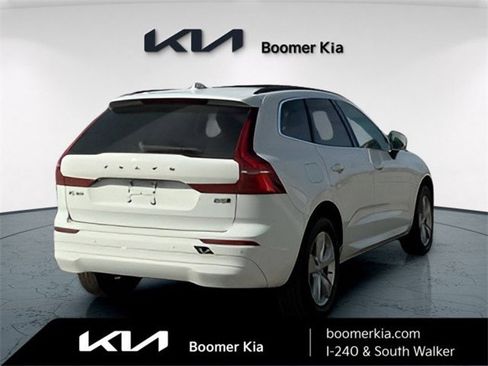 Used 2022 Volvo XC60 B5 Momentum image 5