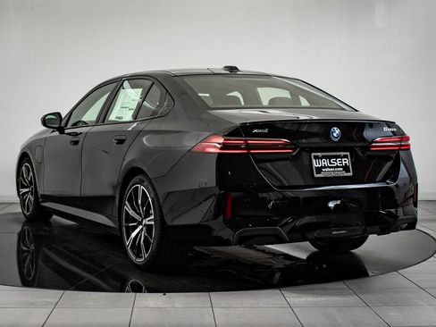 New 2026 BMW 550e xDrive image 6