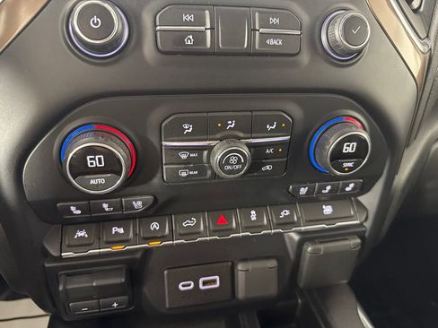 Used 2019 Chevrolet Silverado 1500 High Country w/ High Country Premium Package AWD/4WD image 22
