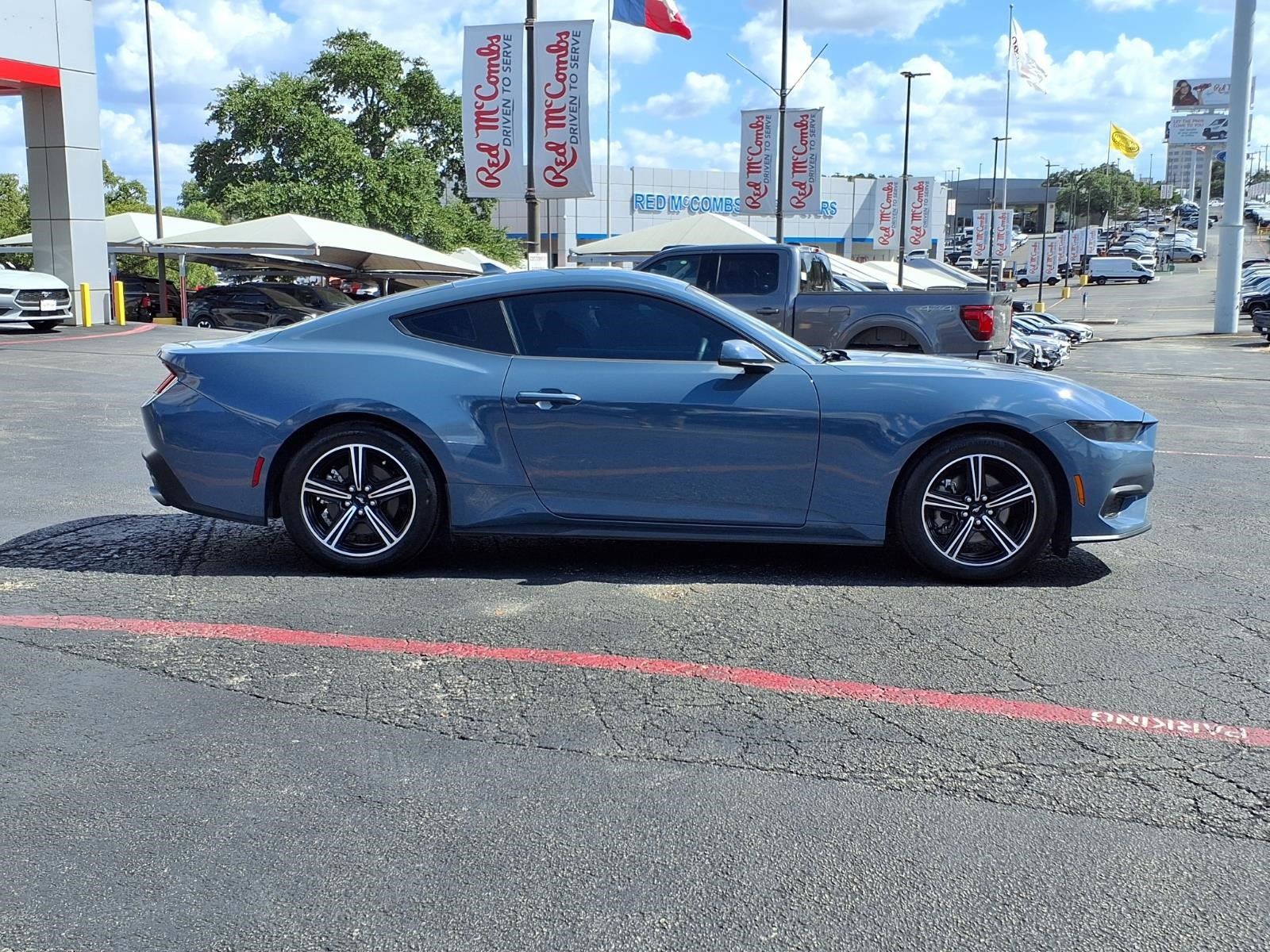 Used 2025 Ford Mustang Coupe RWD image 5