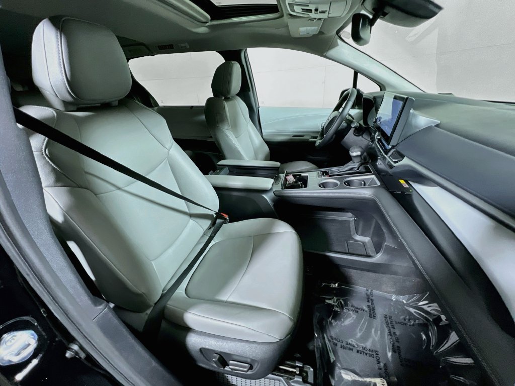 Certified 2026 Toyota Sienna XLE FWD image 26