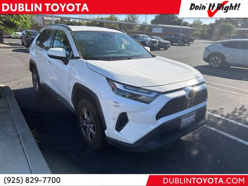 Certified 2022 Toyota RAV4 XLE FWD image 1