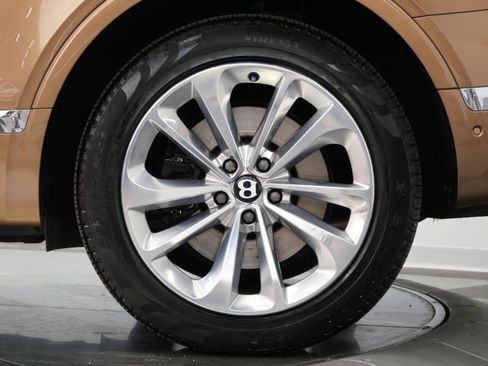 Used 2017 Bentley Bentayga AWD/4WD image 11