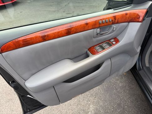 Used 2005 Lexus LS 430 RWD image 5