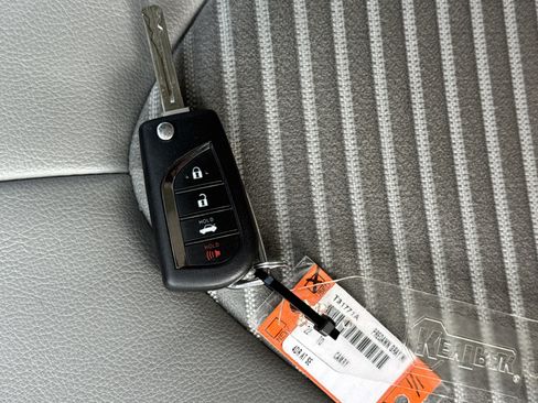 Used 2022 Toyota Camry SE image 33