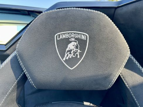 Used 2020 Lamborghini Aventador SVJ image 35