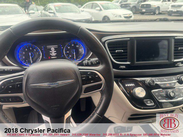 Used 2018 Chrysler Pacifica Touring-L FWD image 9