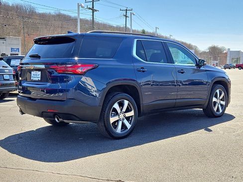 Used 2023 Chevrolet Traverse LT w/ LT Premium Package AWD/4WD image 5