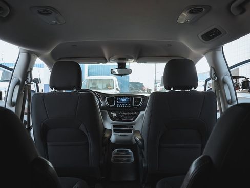 Used 2017 Chrysler Pacifica Touring image 20