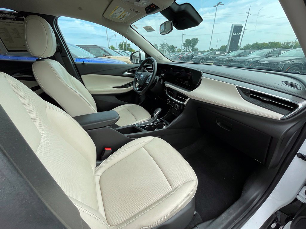 Used 2024 Buick Encore GX Sport Touring FWD image 26