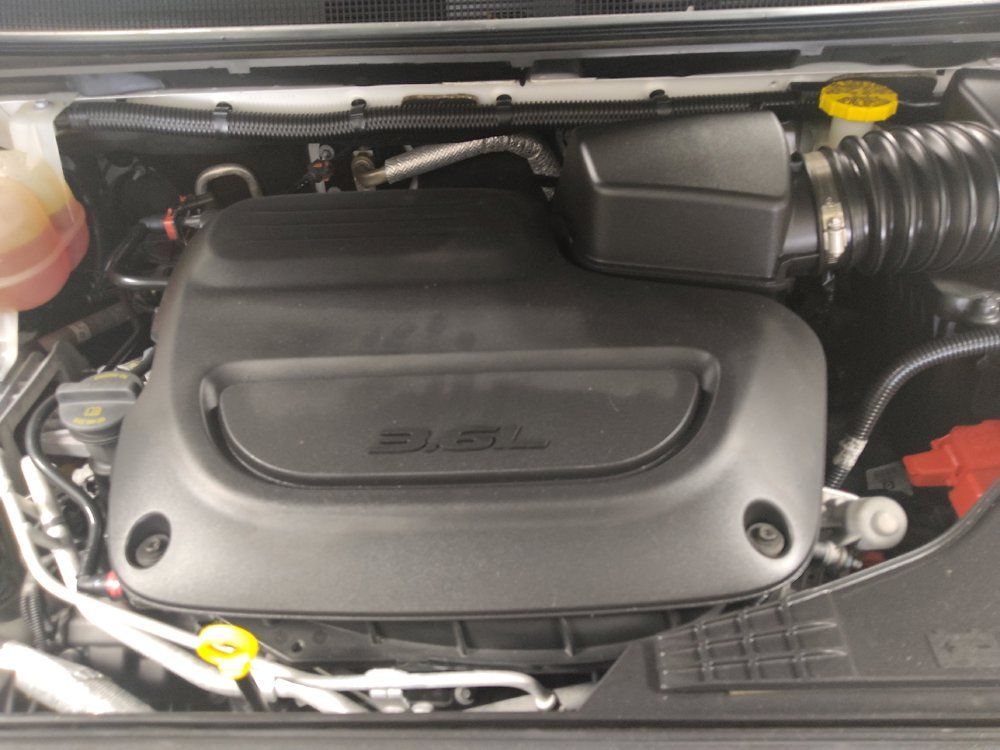 Used 2022 Chrysler Voyager LX FWD image 30
