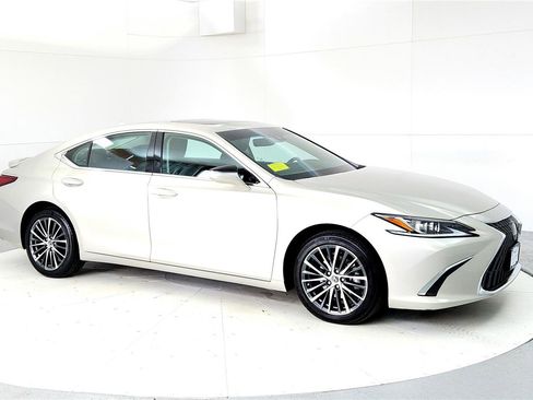 Used 2023 Lexus ES 250 w/ Premium Package image 7