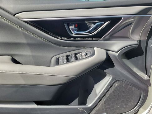 Used 2025 Subaru Outback Onyx Edition image 15