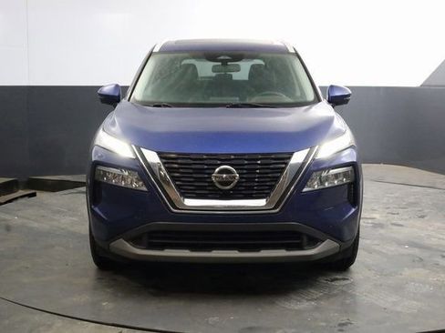 Used 2021 Nissan Rogue SV image 3