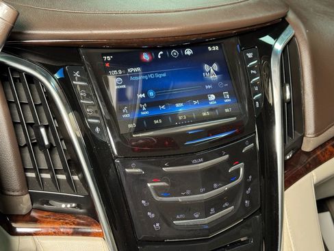 Used 2015 Cadillac Escalade ESV Premium image 46