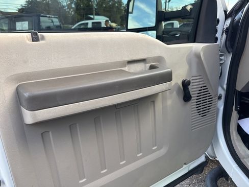 Used 2010 Ford F550 4x4 Regular Cab Super Duty image 9