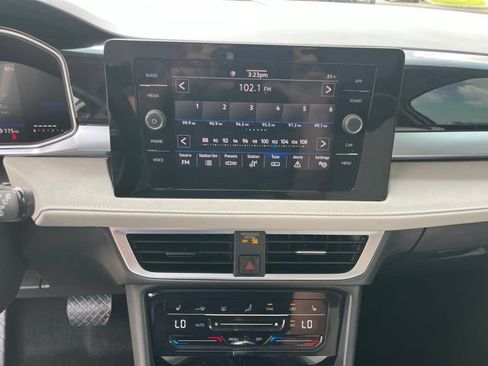 Used 2025 Volkswagen Taos SE FWD image 21