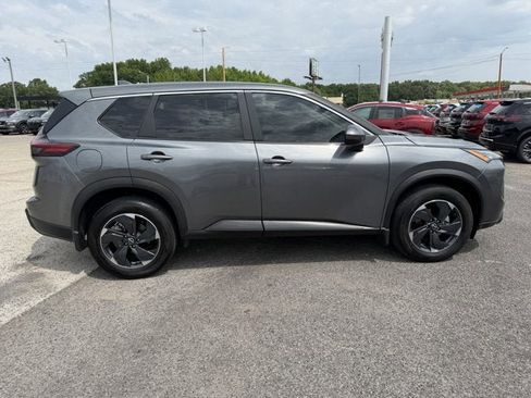 Used 2024 Nissan Rogue SV AWD/4WD image 4