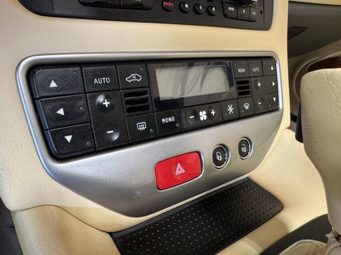 Used 2011 Maserati GranTurismo Convertible RWD image 28