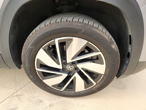 Used 2025 Volkswagen Atlas SE FWD image 9
