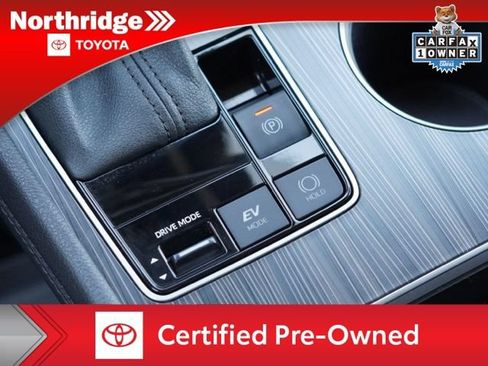 Certified 2024 Toyota Sienna Platinum FWD image 35