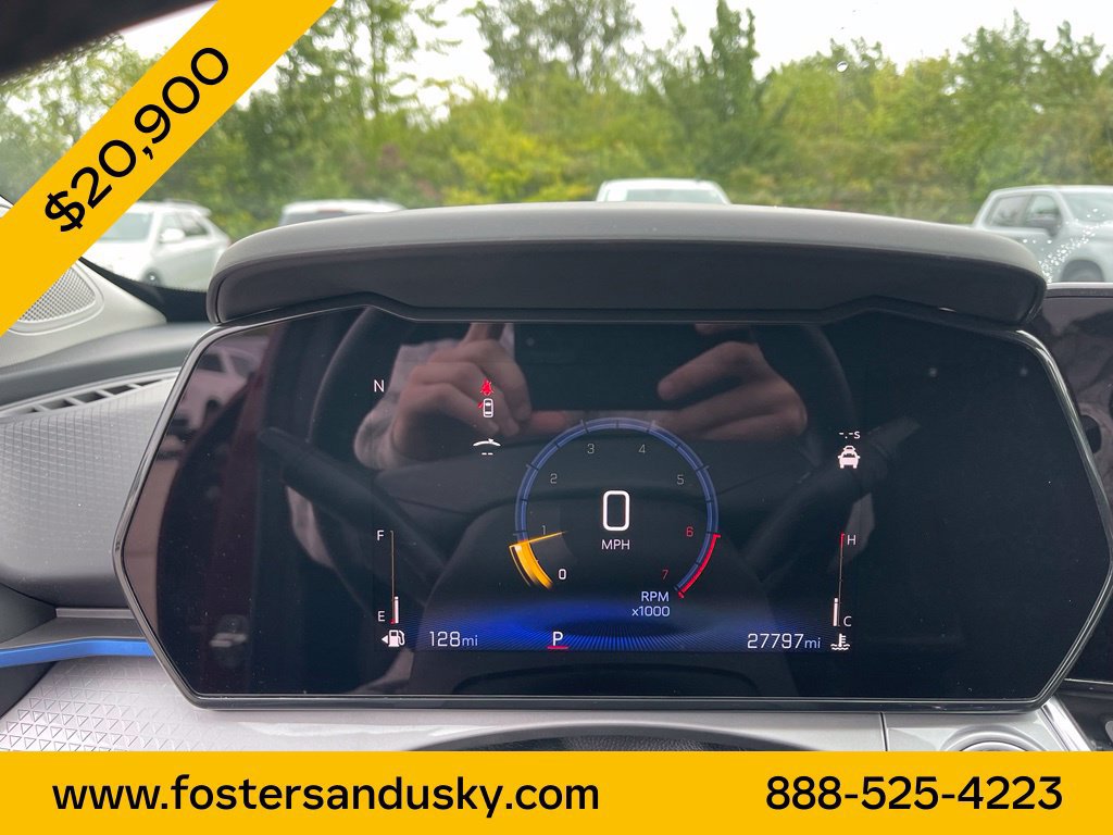Used 2024 Chevrolet Trax LT w/ Sunroof Package FWD image 9