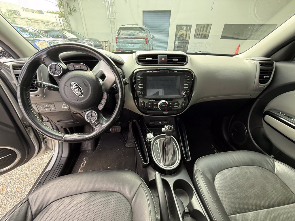Used 2017 Kia Soul + w/ Primo Package FWD image 3