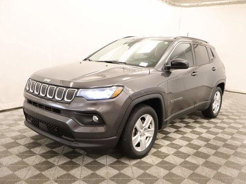 Used 2022 Jeep Compass Latitude FWD image 1