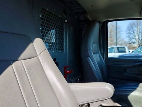 Used 2014 Chevrolet Express 2500 Work Van w/ Cold Climate Package image 27