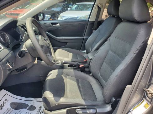 Used 2012 Volkswagen Jetta SE FWD image 10