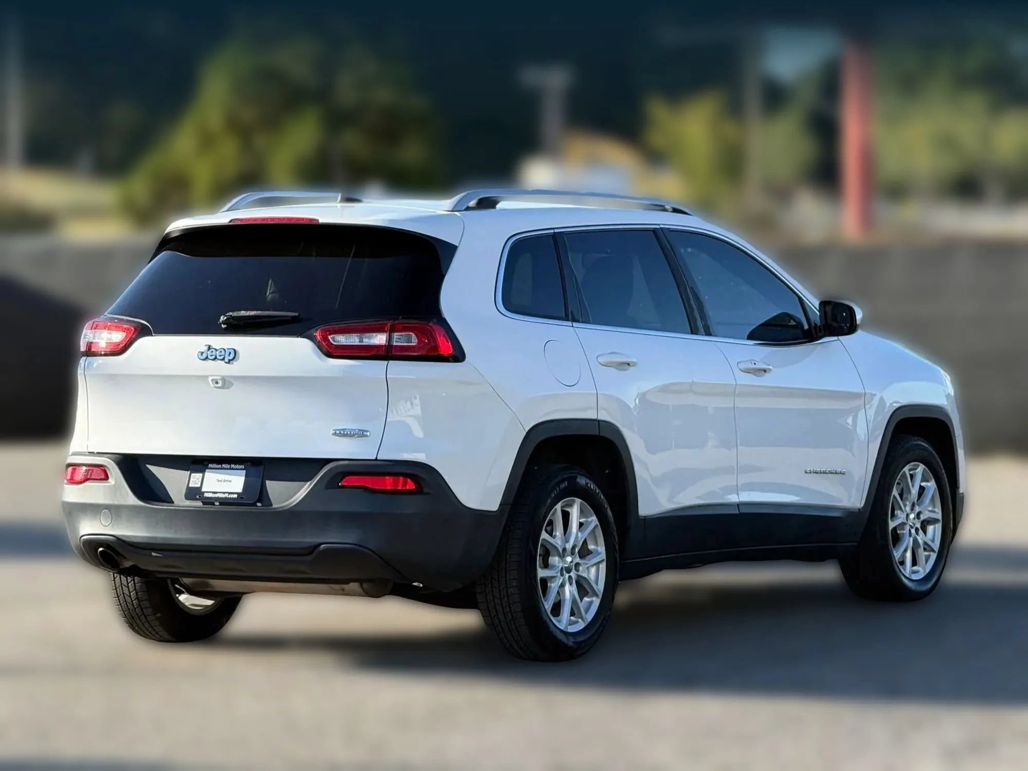 Used 2018 Jeep Cherokee Latitude Plus FWD image 9
