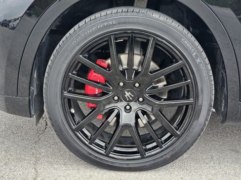 Used 2018 Maserati Levante AWD/4WD image 10