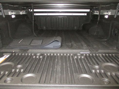 Used 2022 Nissan Frontier SV AWD/4WD image 7