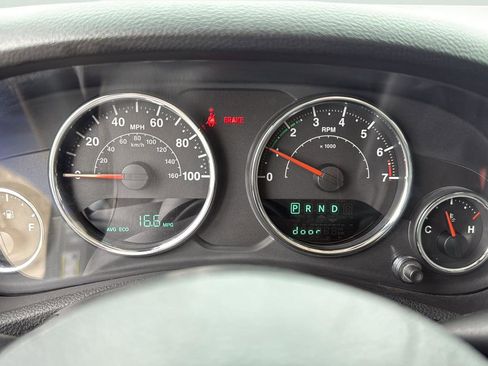 Used 2018 Jeep Wrangler Unlimited Sahara AWD/4WD image 14