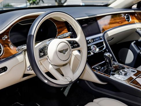 Certified 2024 Bentley Flying Spur V8 image 34