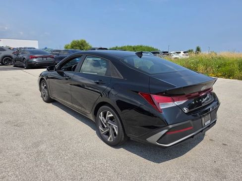 Certified 2025 Hyundai Elantra Sport FWD image 3