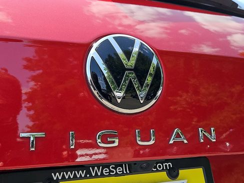 Certified 2024 Volkswagen Tiguan SE AWD/4WD image 32