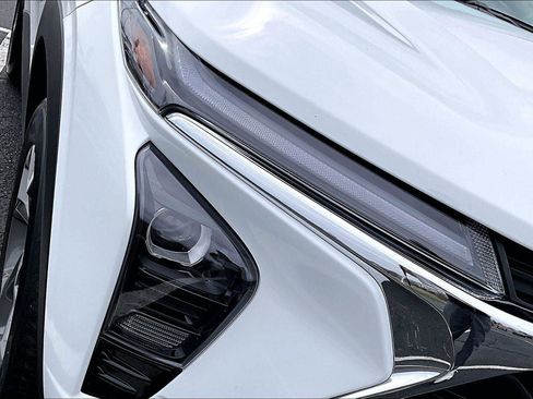 Used 2025 Chevrolet Trax LT image 30