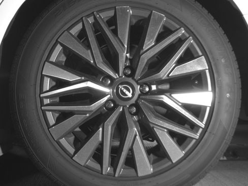 Used 2025 Nissan Altima 2.5 SV FWD image 14