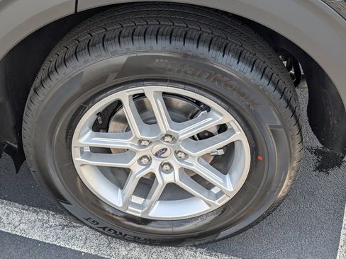 New 2026 Ford Explorer Active RWD image 18