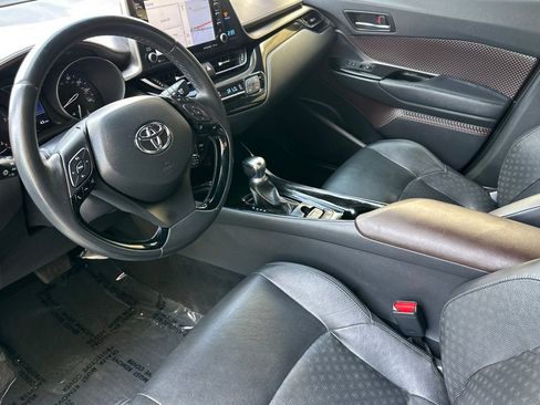 Used 2019 Toyota C-HR Limited FWD image 10