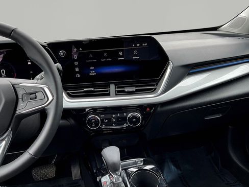Used 2024 Chevrolet Trax LT w/ Driver Confidence Package FWD image 9