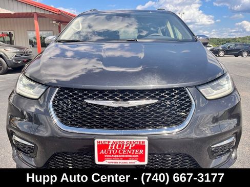 Used 2023 Chrysler Pacifica Limited FWD image 2