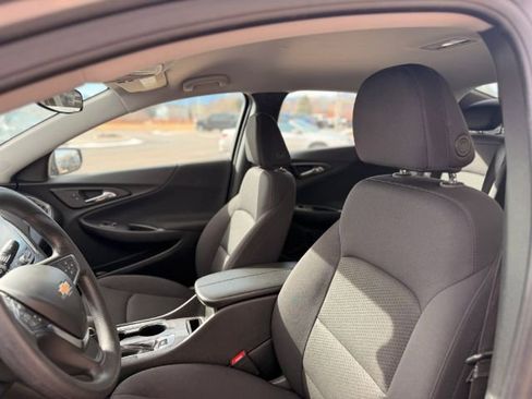 Used 2025 Chevrolet Malibu LT image 14