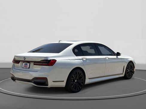 Used 2022 BMW 740i w/ M Sport Package RWD image 4