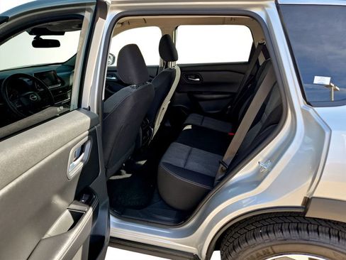 Used 2025 Nissan Rogue SV image 30