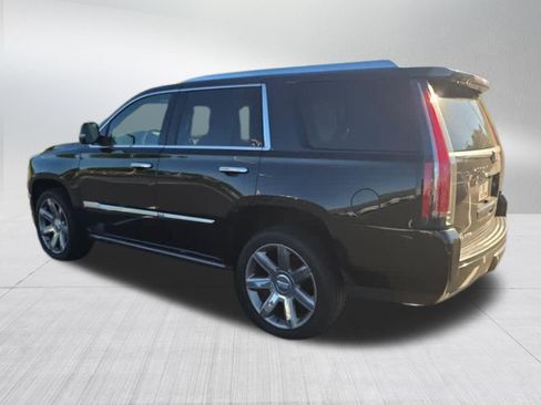 Used 2018 Cadillac Escalade Platinum AWD/4WD image 4