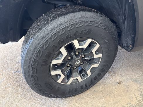 Used 2023 Toyota Tacoma TRD Off-Road image 4