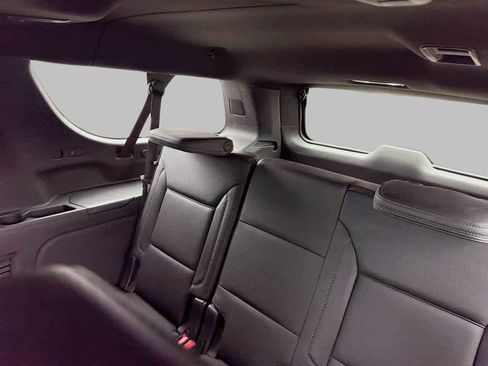 Used 2021 GMC Yukon XL Denali w/ Denali Premium Package image 16