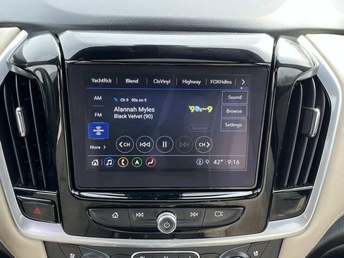 Used 2022 Chevrolet Traverse Premier FWD image 12